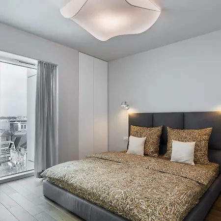 Apartment Towarowa 37 *