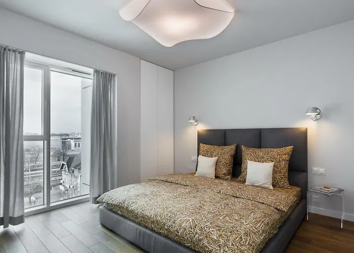 Apartment Towarowa 37 *